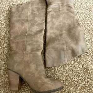 Tan / brown tall heeled boots, below the knee